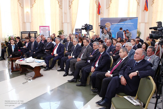Վարչապետը Ջերմուկում մասնակցել է համայնքների խնդիրների քննարկման նպատակով հրավիրված համաժողովին