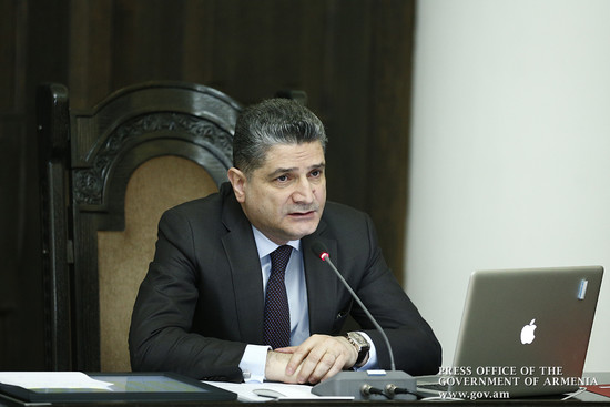 Կառավարության նիստից առաջ ՀՀ վարչապետ Տիգրան Սարգսյանն անդրադարձել է հանրությանը հուզող երեք հարցի